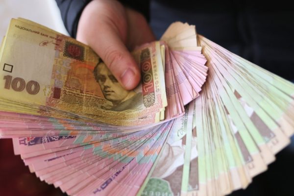 person holding banknote